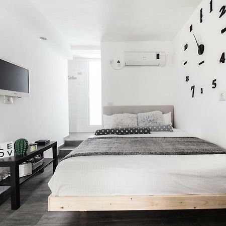 Stunning Studio By The Beach Τελ Αβίβ Εξωτερικό φωτογραφία
